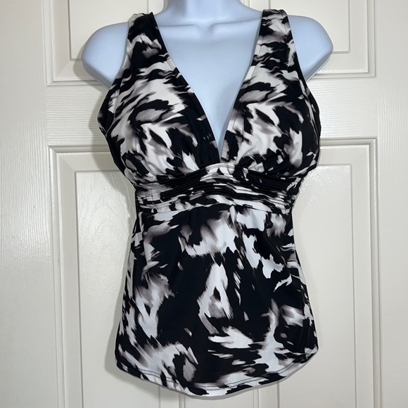 Trimshaper | Swim | Trimshaper Beautiful Marbled Color Tankini Swimsuit Top  Size 4 | Poshmark